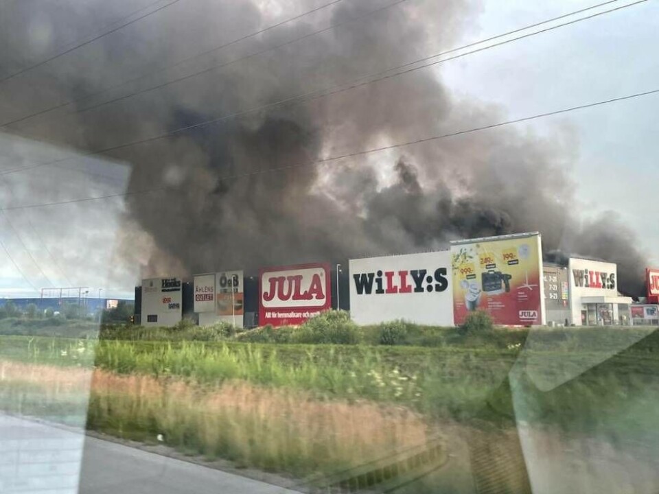 Det var under natten till den 8 juli som det utbröt en kraftig brand i Julahuset på Erikslund. Foto: Jonas Edberg Det var under natten till den 8 juli som det utbröt en kraftig brand i Julahuset på Erikslund. Foto: Jonas Edberg