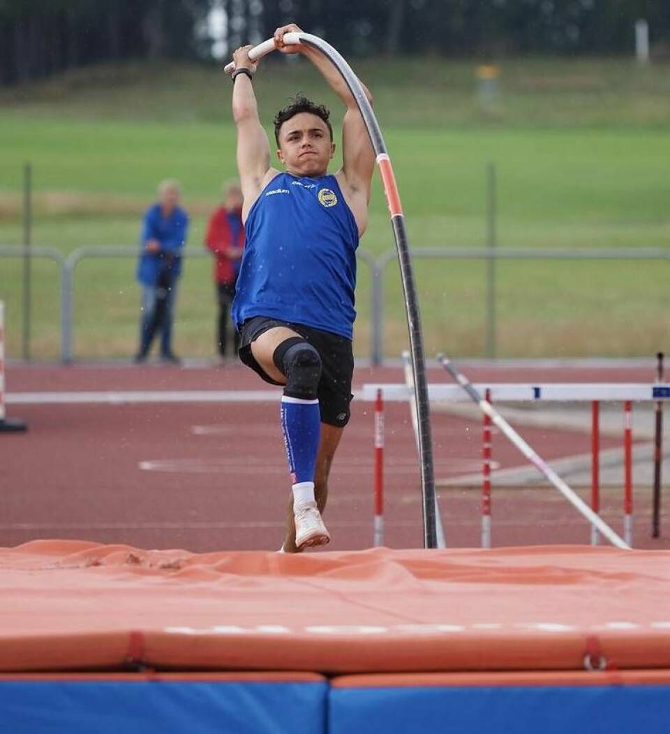 Viktor Rahm tävlar i stavhoppet i Ungdomsfinnkampen och är dessutom reserv på 4x100 meter. Foto: Felix Siljebäck Larsen