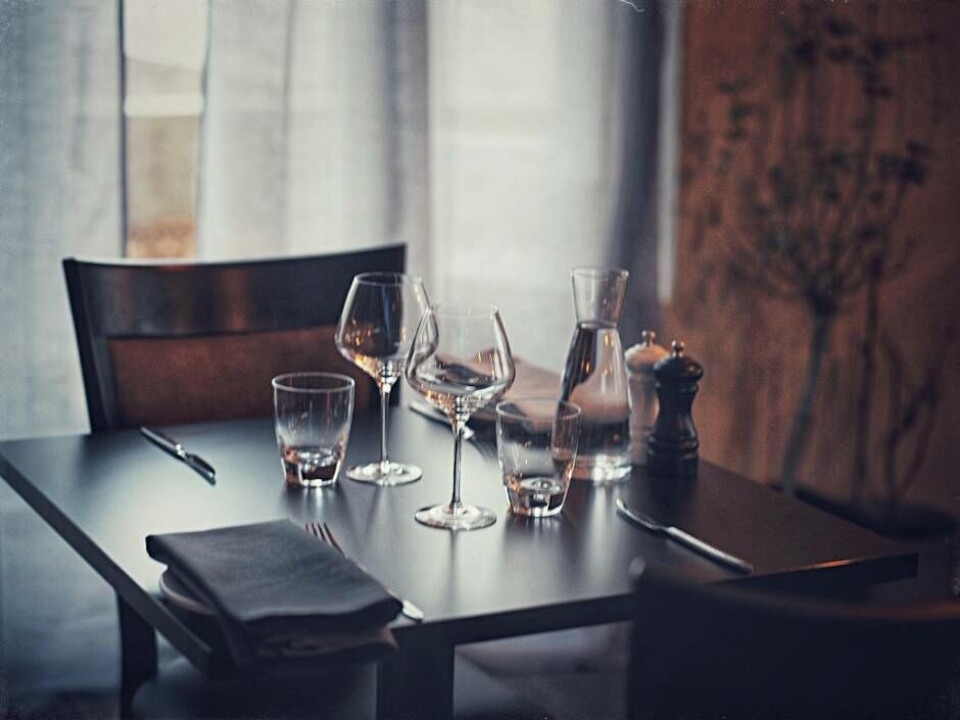 Uppdukat för mat på Lövudden igen. I nyrenoverade lokaler har nu Bistro Strand öppnat. Uppdukat för mat på Lövudden igen. I nyrenoverade lokaler har nu Bistro Strand öppnat.