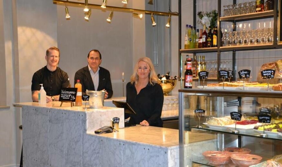 Bistro Brukets kock Christoffer Andersson Bossen, Skultuna Messingsbruks platschef Anders Johansson och restaurangchef Sofia Waldmann i de nya, betydligt rymligare lokalerna. Foto: Helena Andersson Bistro Brukets kock Christoffer Andersson Bossen, Skultuna Messingsbruks platschef Anders Johansson och restaurangchef Sofia Waldmann i de nya, betydligt rymligare lokalerna. Foto: Helena Andersson