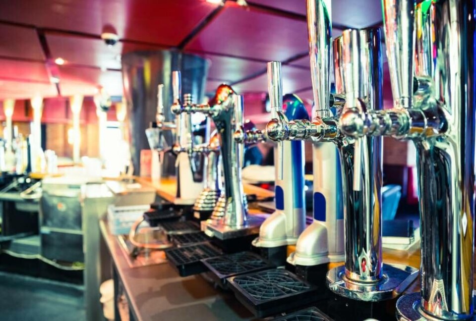 Bar Lokal kommer att ha tio öltappar. ”Det ska alltid finnas nånting nytt i tapparna när man besöker oss”, säger Johan Dupont. Foto: Mostphotos Bar Lokal kommer att ha tio öltappar. ”Det ska alltid finnas nånting nytt i tapparna när man besöker oss”, säger Johan Dupont. Foto: Mostphotos