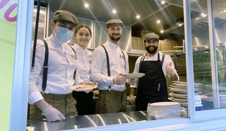 Nästa helg kör Baklavageneralen Keihan Darvishi och hans kollegor ner den nya foodtrucken till Stora torget i Västerås där han kommer att sälja pizza på fredag- och lördagkvällar. Foto: Jonas Edberg Nästa helg kör Baklavageneralen Keihan Darvishi och hans kollegor ner den nya foodtrucken till Stora torget i Västerås där han kommer att sälja pizza på fredag- och lördagkvällar. Foto: Jonas Edberg