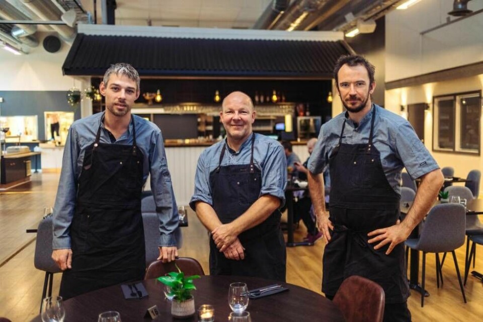 Stefan Taylor (till vänster) tillsammans med Les Chambres-kockarna Arild Rodahl och Cornelius McGee. Foto: Avig Kazanjian