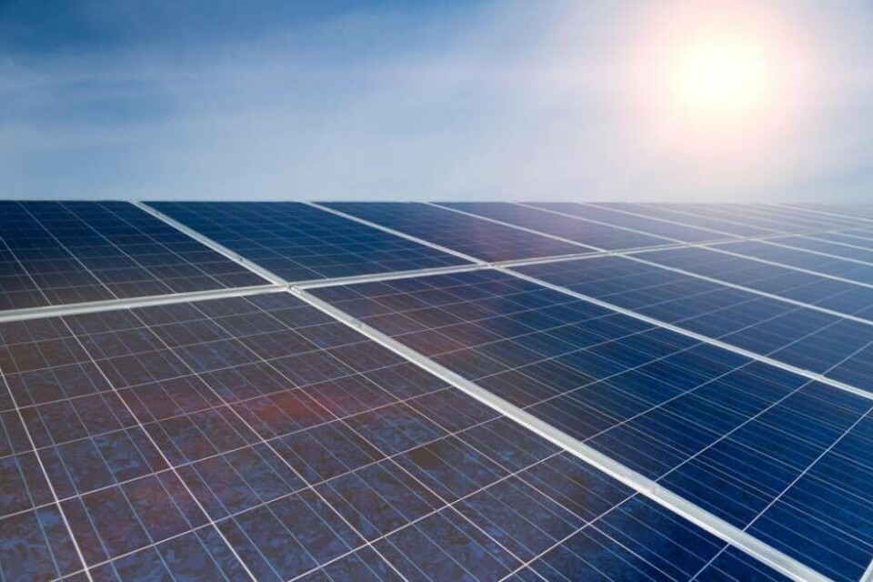 Energiprojekt. Surahammars GK sätter upp totalt 192 solpaneler på tre olika byggnader som tillsammans ska producera 70 000 kilowattimmar. Foto: Mostphotos Energiprojekt. Surahammars GK sätter upp totalt 192 solpaneler på tre olika byggnader som tillsammans ska producera 70 000 kilowattimmar. Foto: Mostphotos