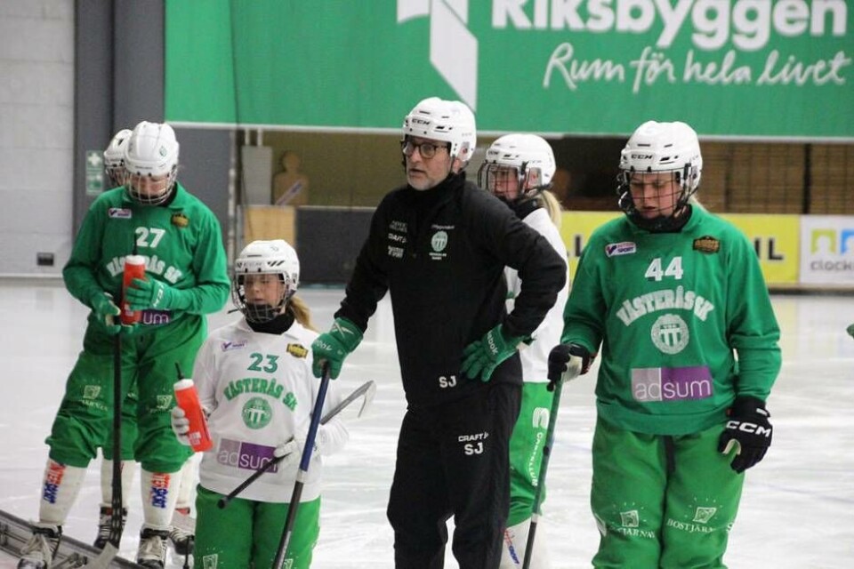 Ny röst – ny spelidé. Stefan ”Lillis” Jonsson är ny huvudtränare i VSK från den här säsongen. ”Jag tycker att vi har kommit rätt långt med vårt nya spel”, säger han. Foto: Jonas Bergkvist Ny röst – ny spelidé. Stefan ”Lillis” Jonsson är ny huvudtränare i VSK från den här säsongen. ”Jag tycker att vi har kommit rätt långt med vårt nya spel”, säger han. Foto: Jonas Bergkvist