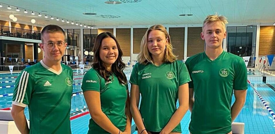 SM-simmare. Max Fahlén, Felicia Rogell, Hanna Degerlund och Lucas Sterling. Saknas på bilden gör Elvira Mörtstrand. Foto: VSS
