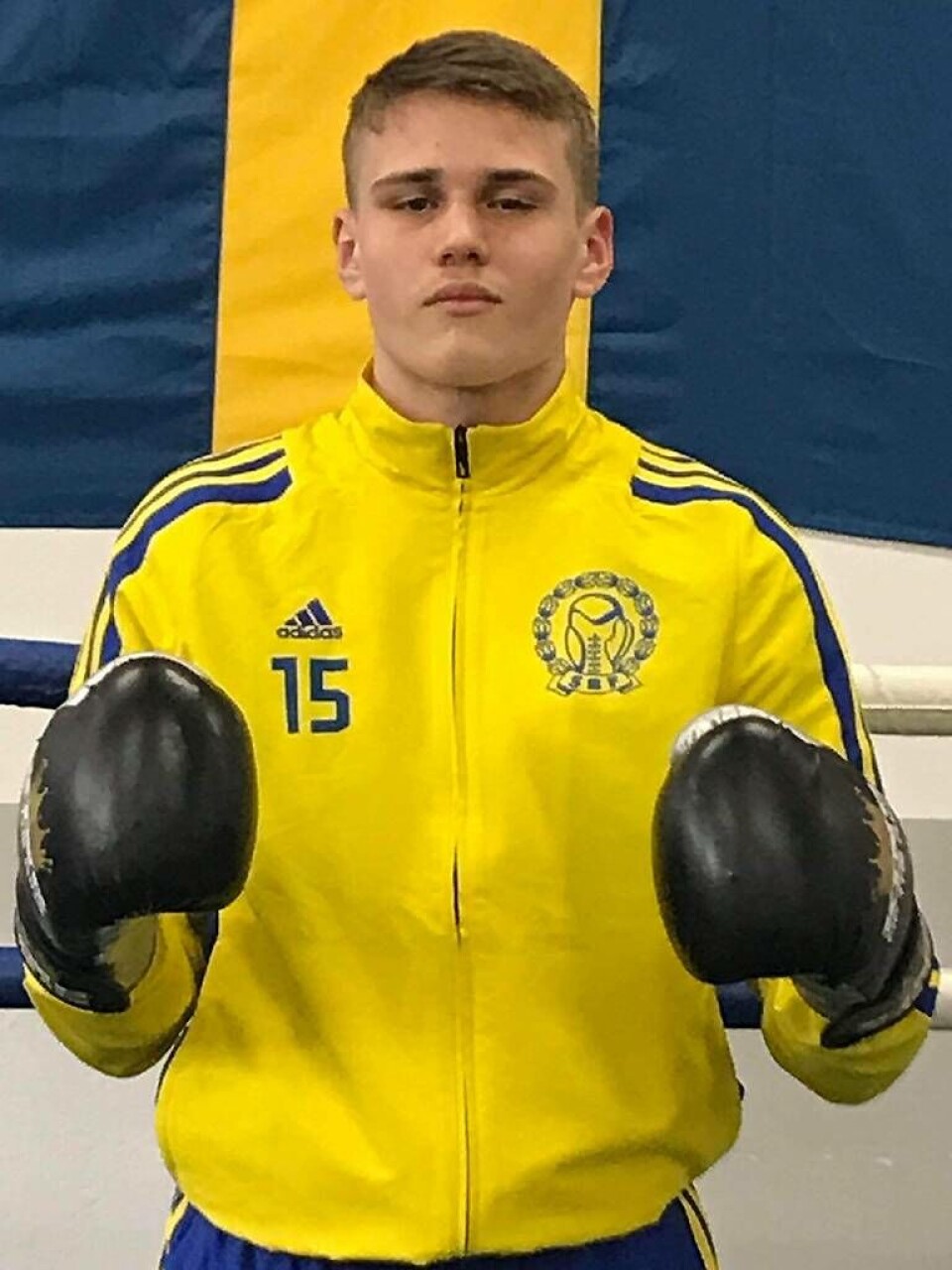Blågul. Emanuel Ryttersson, Hallstahammar boxningsklubb. Foto: Hallstahammar boxningsklubb