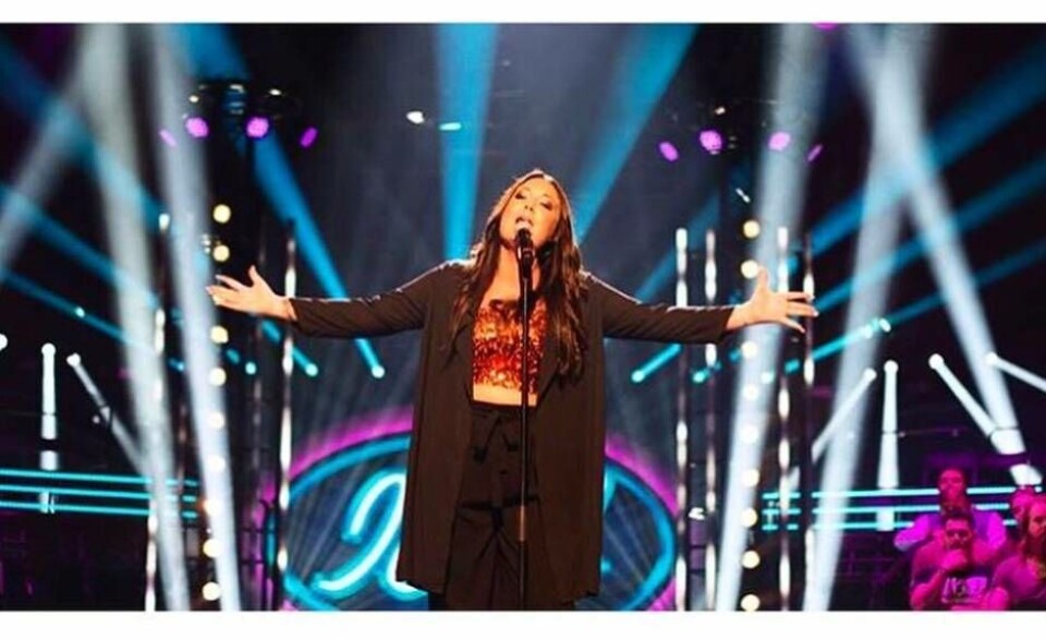 Västeråsaren Olivia Åhs framförde igår låten 'When we were young' och golvade både idoljuryn och tittarna. Foto: TV4×1 / 3Visa bildtextBild 1 av 3