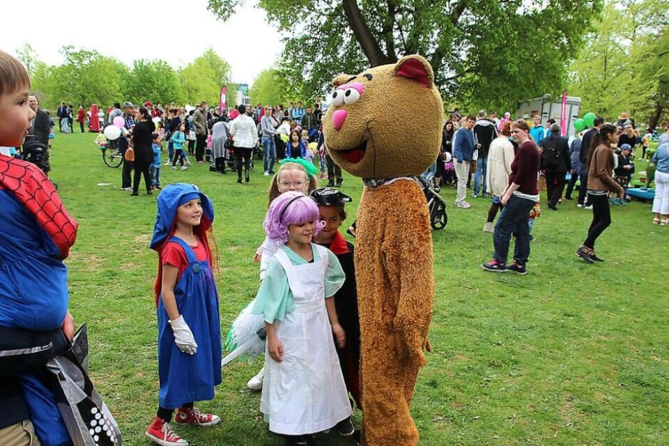 Barnens vän. Tasse är en av figurerna som barnen får träffa på festivalen. Foto: Jonas Bergkvist