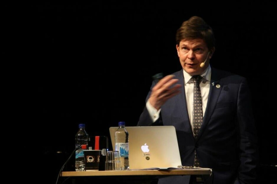 Riksdagens talman Andras Norlén svarade på gymnasielevers frågor om EU. Foto: Sofie Tejre