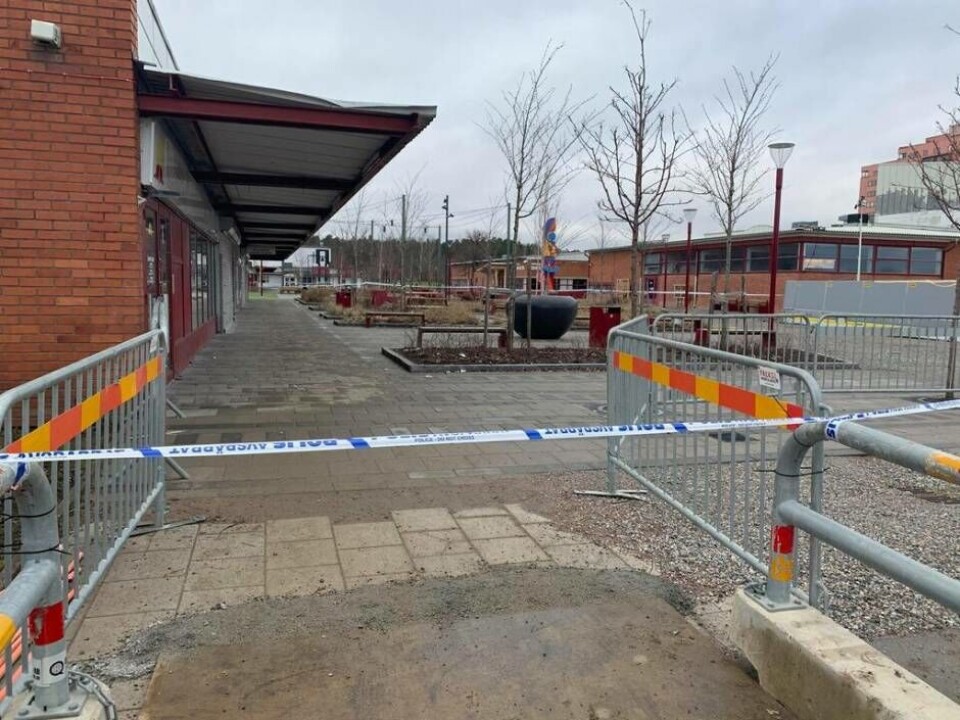 Avspärrningar på Bäckby centrum. Foto: Jonas Edberg
