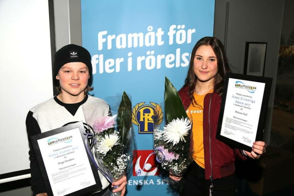 Årets komet Hugo Randow och Årets kvinnliga åkare Melanie Staf. Båda tävlandes för Västerås Cable Park. Foto: Jimmy Palm