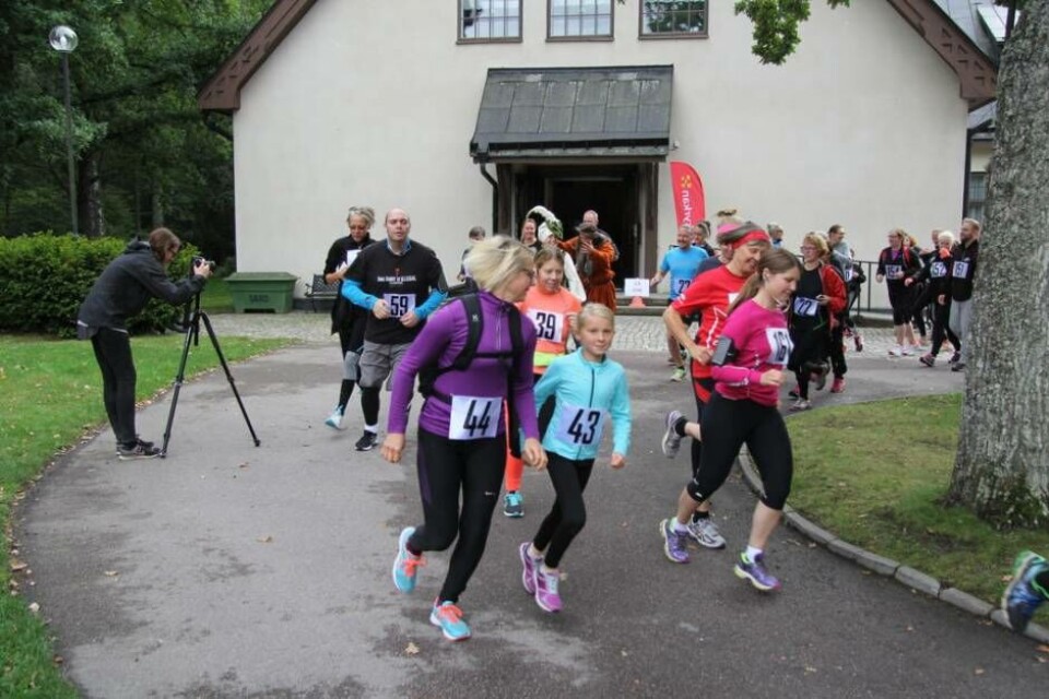Spring i kyrkorna. Kyrkloppet startade i Västerås domkyrka, gick genom Gideonsbergskyrkan, Tomaskyrkan och Viksängskyrkan innan de vände tillbaka till målet vid domkyrkan. ×1 / 7Visa bildtextBild 1 av 7