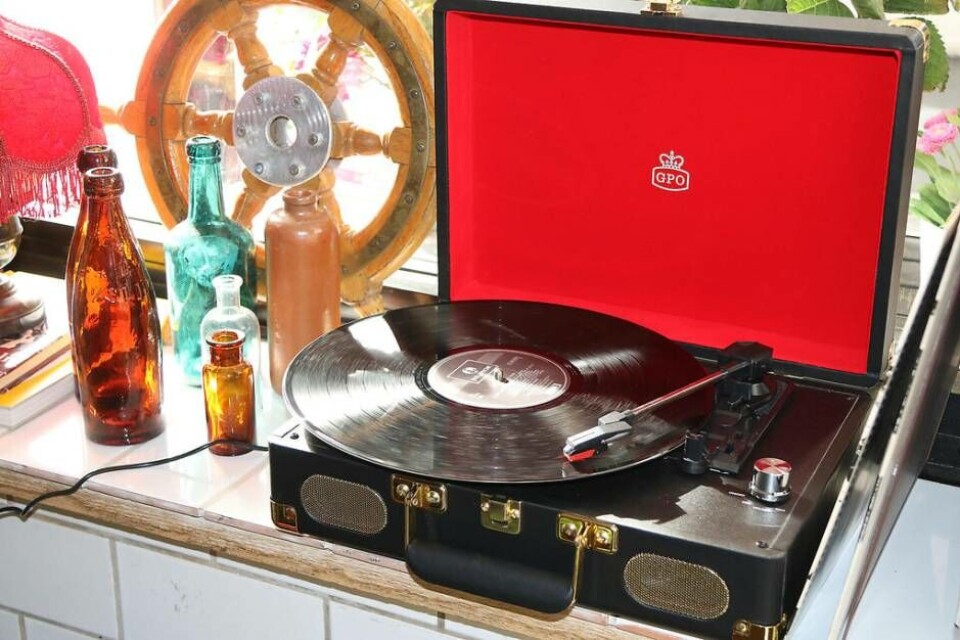 Musiklåda. Så klart finns det en vinylspelare i Vinylcaféet! Foto: Helena Andersson