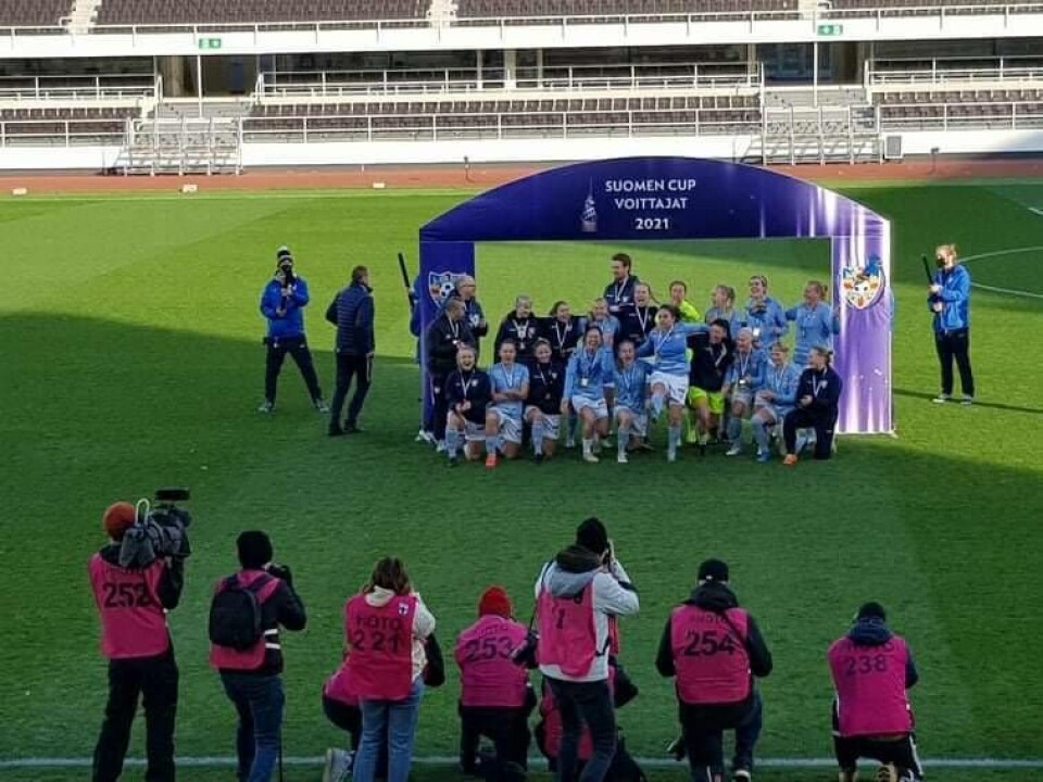 Åland United, med västersaren Cassandra Korhonen i laget, tog hem finska cupen i lördags. Foto: Mika Korhonen