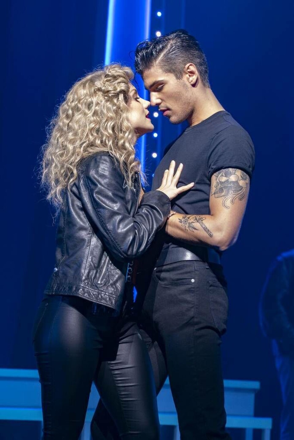 Anton Hagman som Danny och Caroline Johansson Kuhmunen som Sandy. Foto: Cesare Righetti Foto: Cesare Righetti