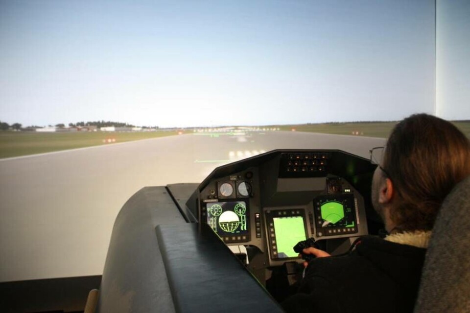 Jonas Thor körde premiärturen i den nya flygsimulatorn. Foto: Sofie Tejre