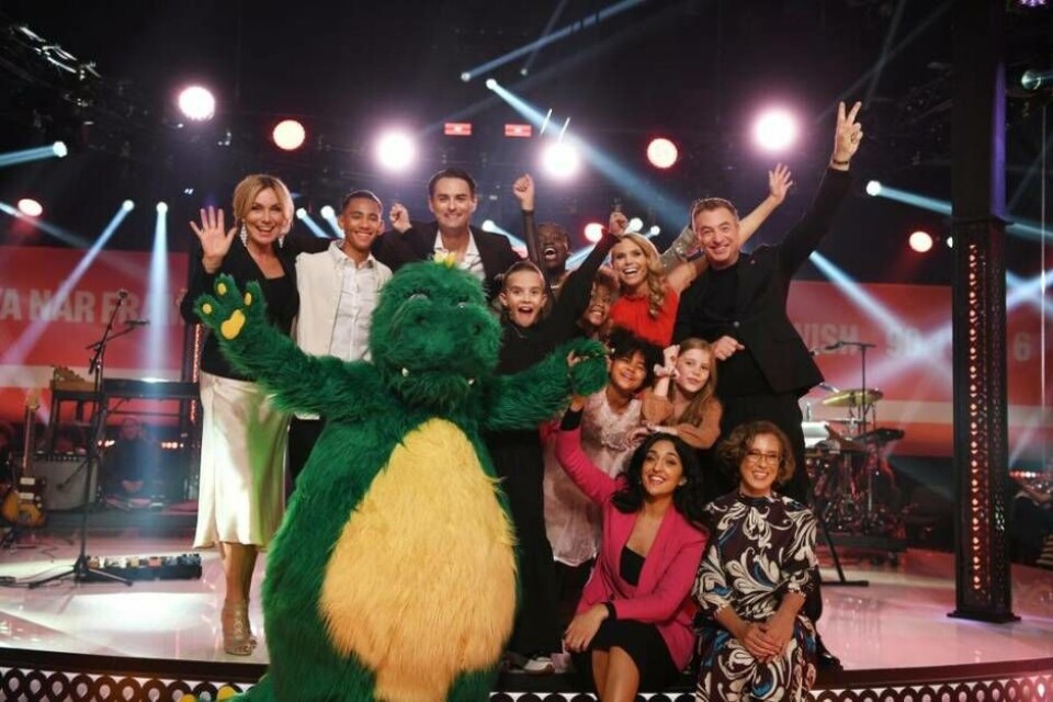 I SVT leddes tv-galan ”Tillsammans för Världens barn” av Anne Lundberg, Tareq Taylor, Parisa Amiri, Tusse, Sofia Rågenklint och Dusan Umičević och de fem barnen Emmanuel, Gabriella, Tereza, Kerstin och Harriet. Foto: Foto: Roberth Björk