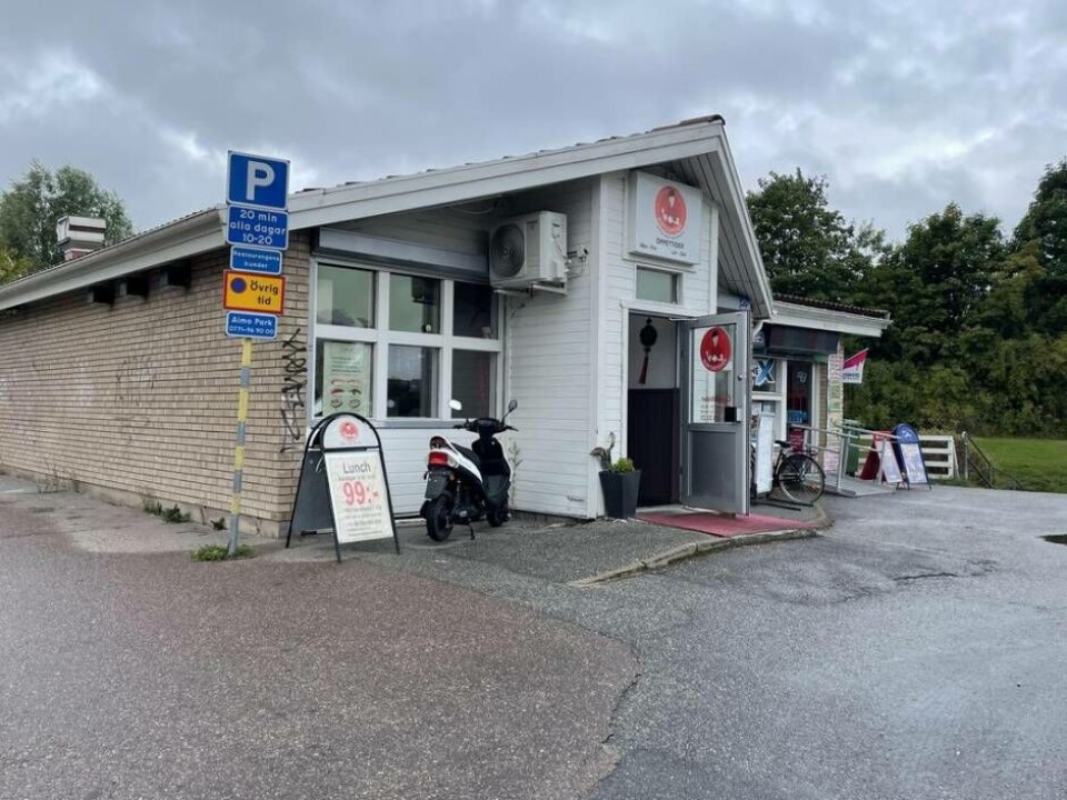 Den 25 augusti rånade kiosken kiosken på Hermelinvägen på Gryta. Det är ett av rånen som de nu anhålla yngre männen är misstänkta för. Foto: Jonas Edberg