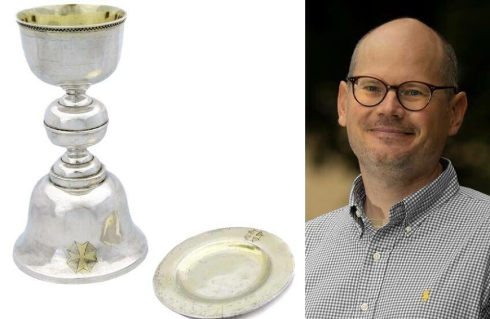 Magnus Green är specialist på kulturföremål i metall och var den som upptäckte det stulna sockenbudstyget vid en visning vid Uppsala auktionskammare. Foto: Svenska kyrkan Västerås