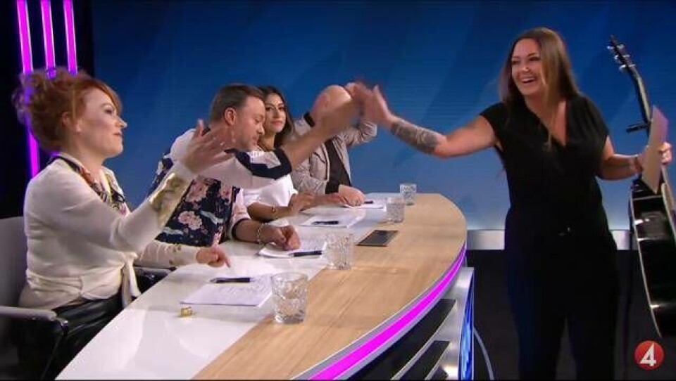 High five. Juryn gillade Olivias audition. Foto: Tv4×1 / 2Visa bildtextBild 1 av 2