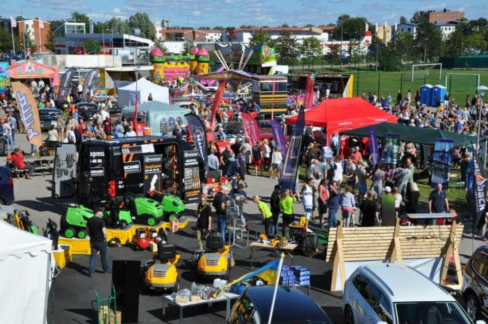 Folkfest. Över 150 utställare väntas till Lärkans sportfält i helgen under Salamässan. Dessa blandas med en mängd artister och underhållare och gör eventet sammantaget till en stor folkfest för salaborna och andra tillresta. Foto: Svenska Mässkonsult