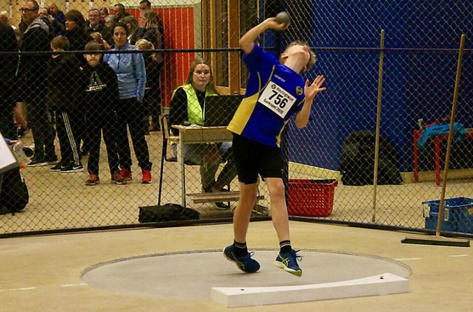 Karl Setthammar lägger all kraft bakom sin stöt i P12 kula. Det räckte till slut till en fin fjärde plats för VFK-aren som även löpte 60 meter under dagen. Foto: VFK