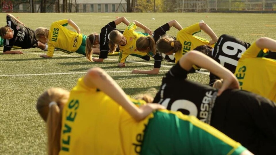 Mixade klubbfärger. Samarbete över landsgränserna mellan BK30 och Ilves Tampere. Foto: Privat