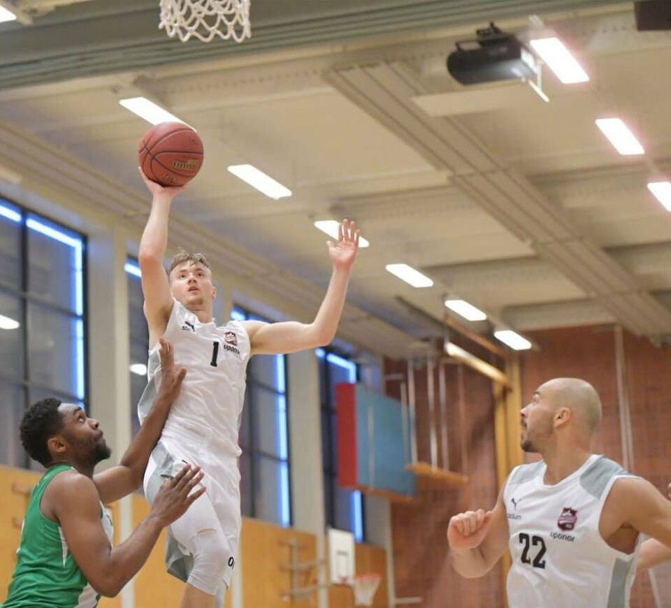 Oskar Ekh på väg att sätta två av sina 46 poäng. Foto: Bjarnefeldt Photography