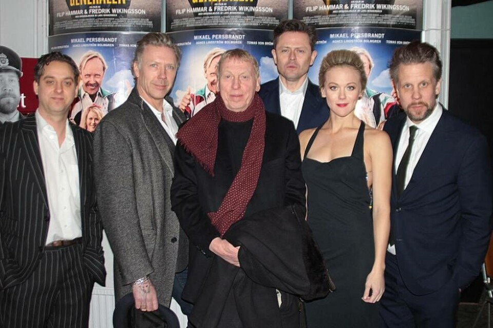 Joel Wallón, Mikael Persbrandt, Tomas von Brömsen, Fredrik Wikingsson, Agnes Lindström Bolmgren och Filip Hammar. ×1 / 8Visa bildtextBild 1 av 8