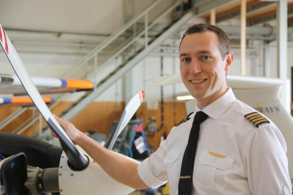Marcus Lindblom, skolchef på OSM Aviation Academy vid en Cessna 172R JT-A. Foto: Sofie Tejre Marcus Lindblom, skolchef på OSM Aviation Academy vid en Cessna 172R JT-A. Foto: Sofie Tejre