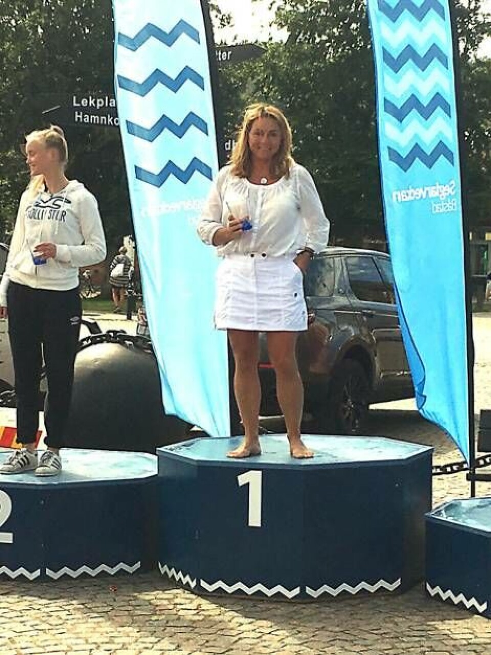 Överst på pallen. Linda Jonas från Västrås blev bästa dam vid VM i vindsurfing. Foto: Privat