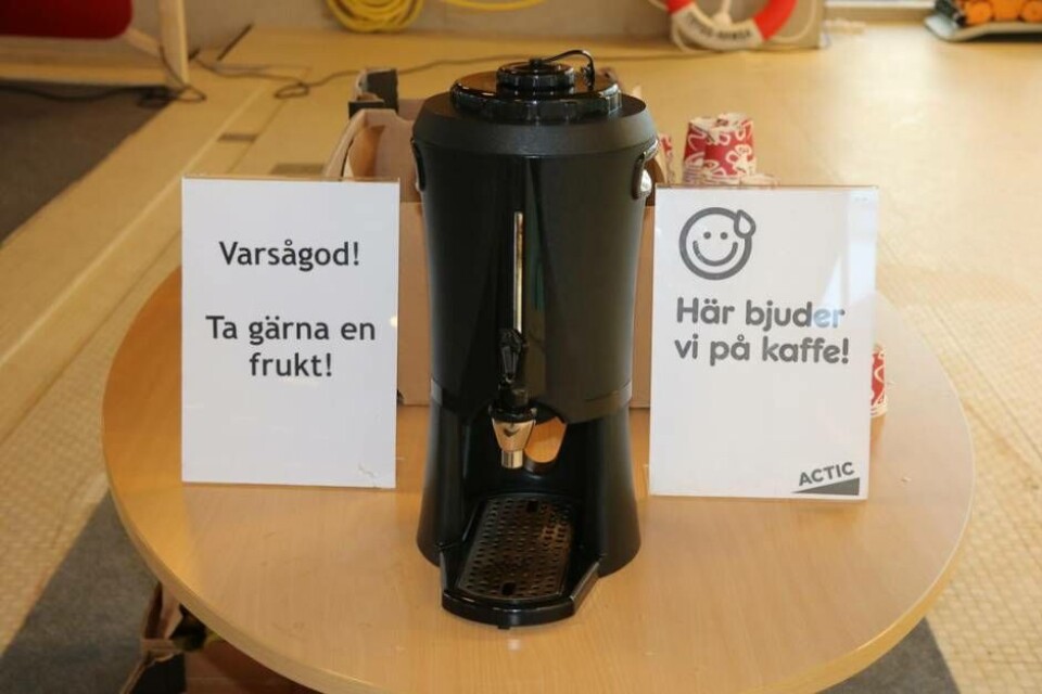 Det bjöds på kaffe och frukt. Foto: Helena Andersson