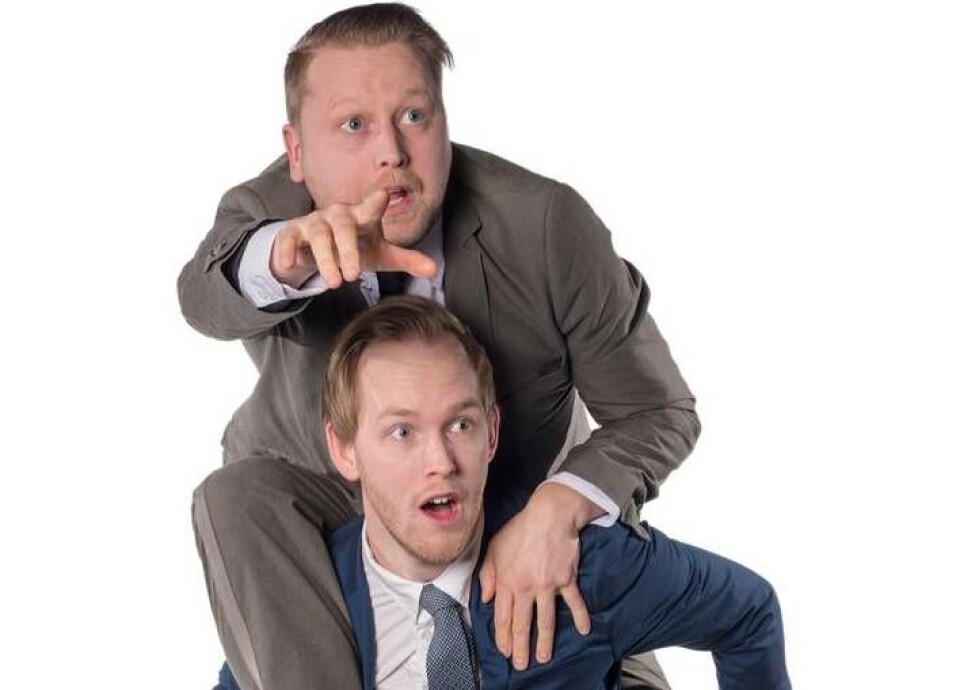 Roar och improviserar. Komikerna Jonas Öhrn och Mathias Wiik bjuder in till fyra, helt olika, kvällar i Teatercaféet. Foto: Svante Remshagen