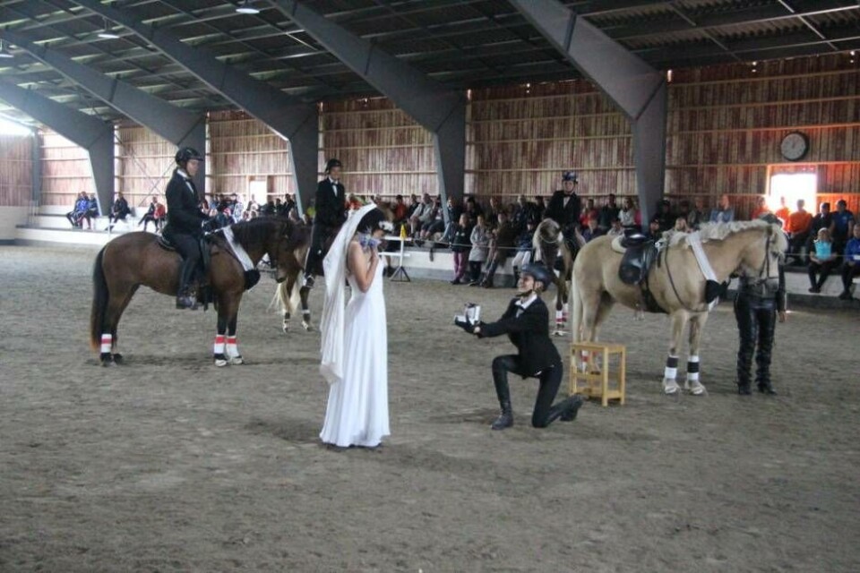 Bruden får till slut sin man i Best by Vinirs show... Foto: Jonas Edberg×1 / 6Visa bildtextBild 1 av 6 Bruden får till slut sin man i Best by Vinirs show... Foto: Jonas Edberg×1 / 6Visa bildtextBild 1 av 6