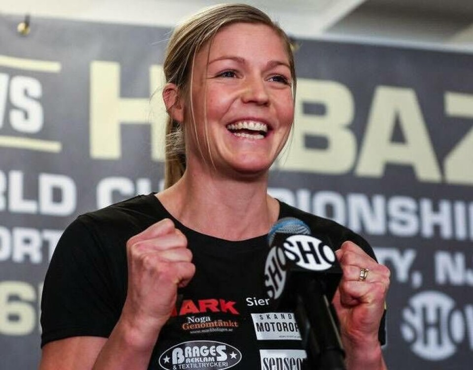 Dubbel världsmästare. BK Rapid-boxaren Elin Cederroos vann i natt mot hemmafavoriten Alicia Napoleon Espinosa i Atlantic City och har nu två världsmästarbälten. Foto: Stephanie Trapp
