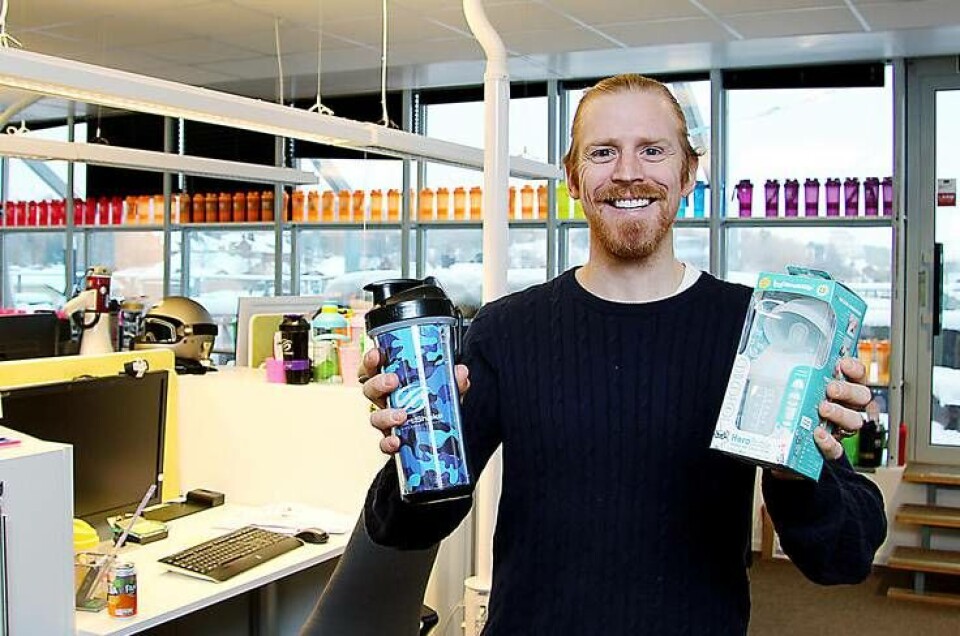Mikael Bergström med sina två succéprodukter. Foto: Lasse Blom