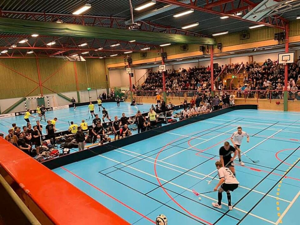 Fullsatt i Skinnskattebergs sporthall under Mellandaxcupen som firade 40 år. Foto: Privat
