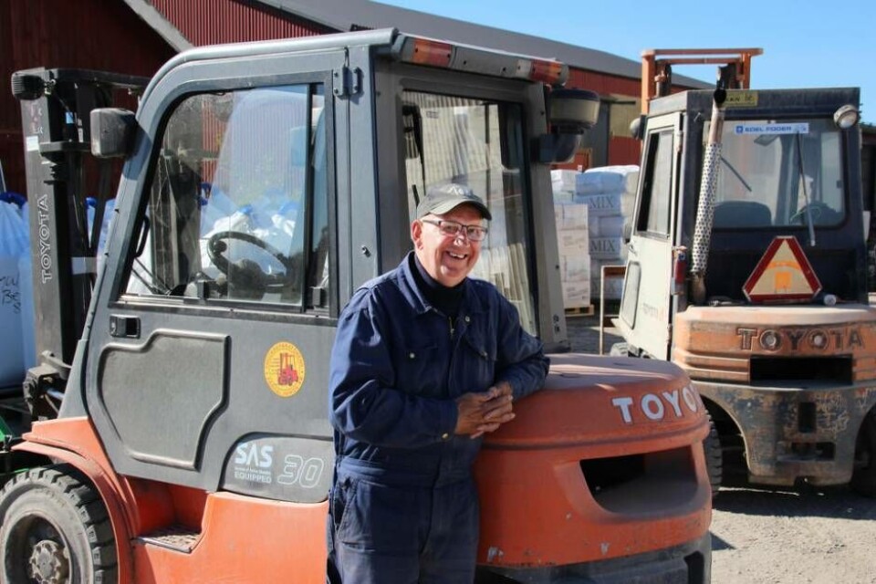 Hälla kvarn trogen. Bror Eriksson har arbetat vid Hälla kvarn i 70 år. ”Den får man väl skjuta för att bli av med brukar folk skämtsamt säga”, säger Bror med ett skratt. Foto: Jonas Bergkvist