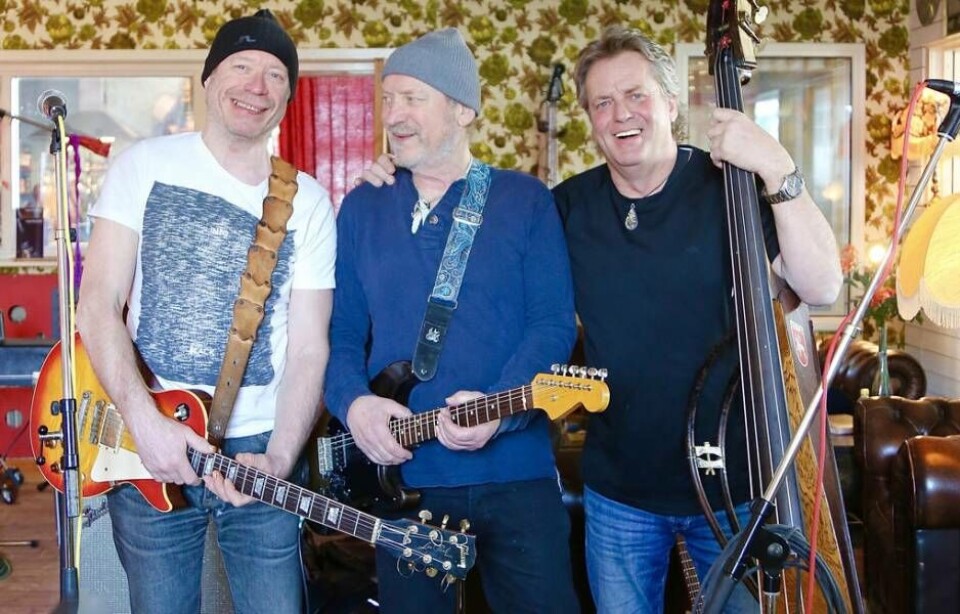 Spelar på hemmaplan. Pugh Rogefeldt (i mitten) tillsammans med comebackande brodern Ingemar ”Iro” Rogefeldt (t v) och Västeråsbekantingen Hasse Tholin. Foto: Micke Lyander