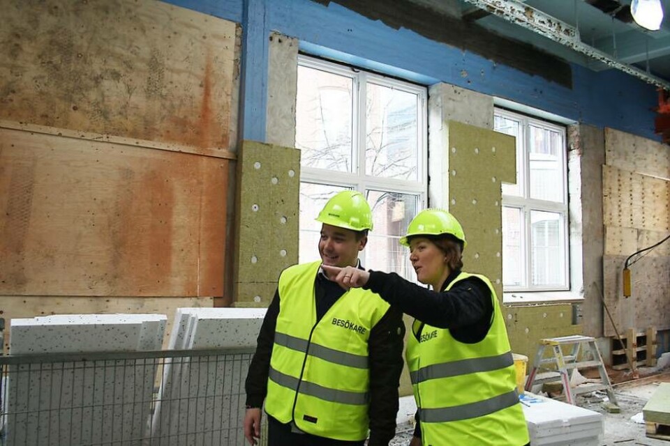 Max Magnusson och Helene Lundin är båda nöjda med projektet hittills och ser fram emot när allting blir klart. Foto: Daniel Linderberg
