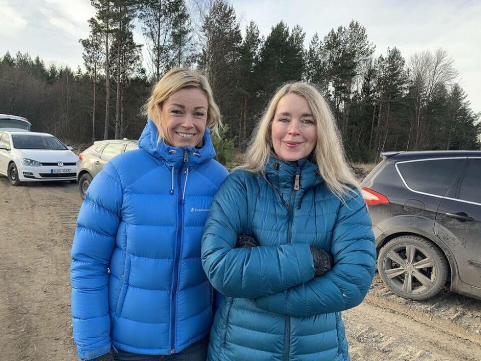 Nöjd. Ingela Roos (till höger) som är områdesansvarig på Erikslund är väldigt nöjd över att Erikslund nu är Sveriges näst största handelsområde. Här tillsammans med Josefin Hallencreutz, centrumchef för Erikslunds shoppingcenter. Foto: Jonas Edberg