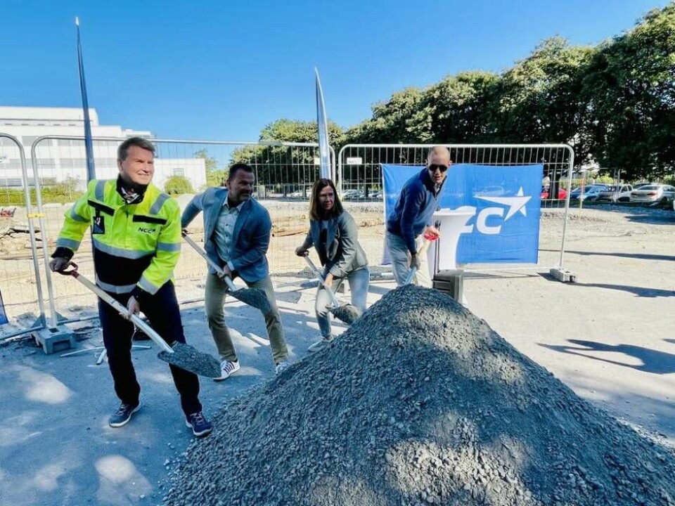 Niclas Melander, Stefan Remne, Carin Lidman och Jesper Brandberg invigde arbetet med de första spadtagen. Foto: Michaela Ericzén