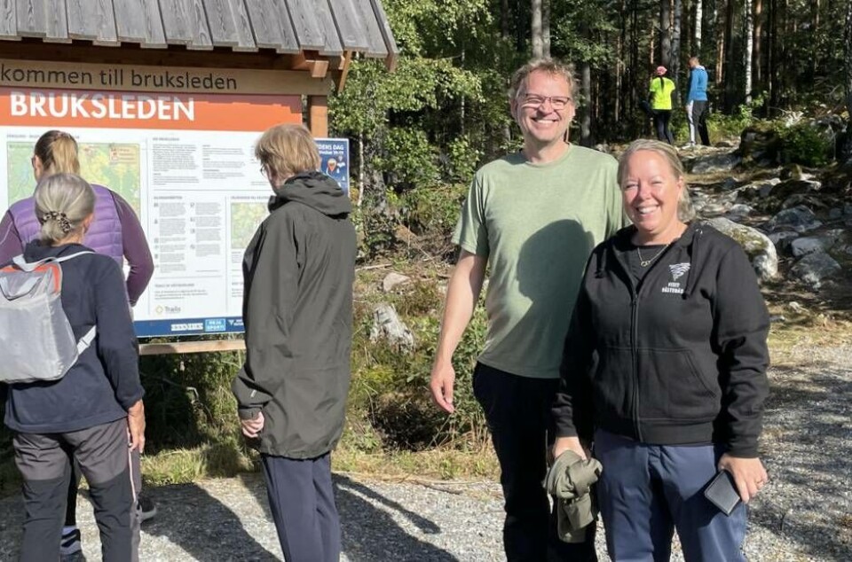 Pernilla Törngren, destinationsutvecklare på Visit Västerås, och Jörgen Gustafsson, som ansvarat för den nya skyltningen längs Bruksleden, fanns på plats för att sprida kunskap om vandringsleden till västeråsarna. Foto: Jonas Bergkvist Pernilla Törngren, destinationsutvecklare på Visit Västerås, och Jörgen Gustafsson, som ansvarat för den nya skyltningen längs Bruksleden, fanns på plats för att sprida kunskap om vandringsleden till västeråsarna. Foto: Jonas Bergkvist