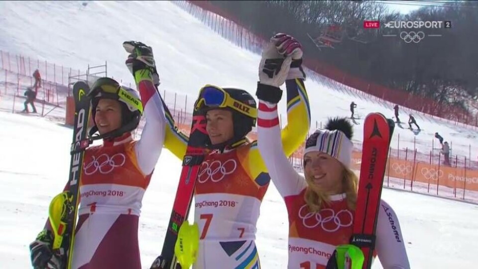 Guld-Frida i mitten, flankerad av tvåan Wendy Holdener och trean och överraskningen Katharina Gallhuber. Foto: Eurosport/Kanal 5