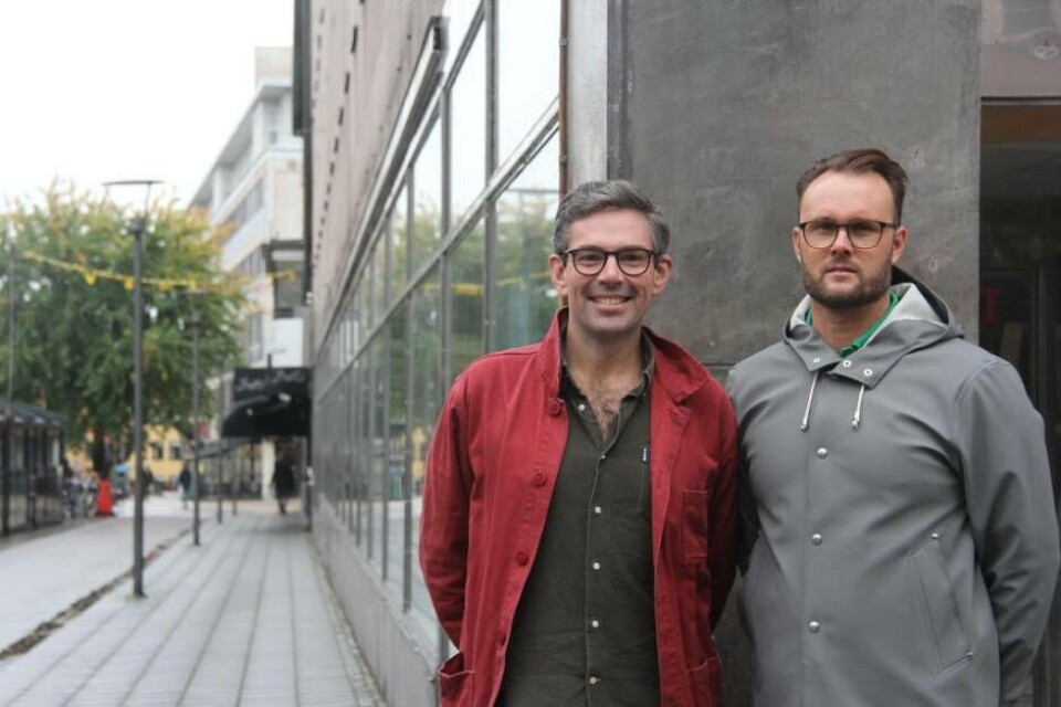 CITYKILLAR 'Vi vill satsa på Västerås city och är så glada för att kunna göra det', säger Sebastian Eriksson och Daniel Johansson som öppnar restaurang i Handelsbankens gamla lokaler i hörnet Vasagatan/Smedjegatan. Foto: Sofie Tejre