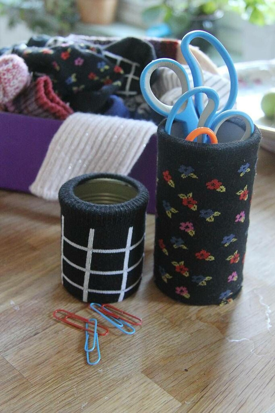 3. Trä sockan över burken, klart! Foto: Helena Andersson