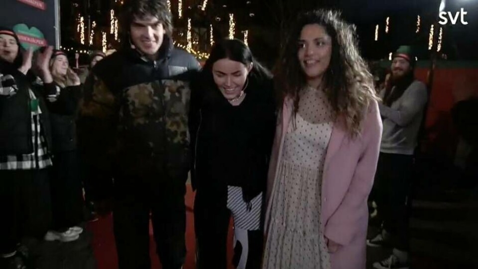 Efter 144 timmar fick Daniel, Miriam och Farah lämna buren. Foto: SVT×1 / 2Visa bildtextBild 1 av 2