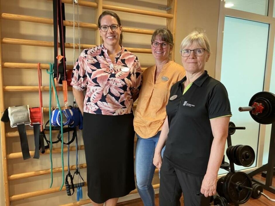 Malin Sjögren, enhetschef, seniorguiden Jessica Leijon Hjelm och ansvarig för all träning, Anette Järvenpää i Hälsans hus gym. Foto: Helena Andersson
