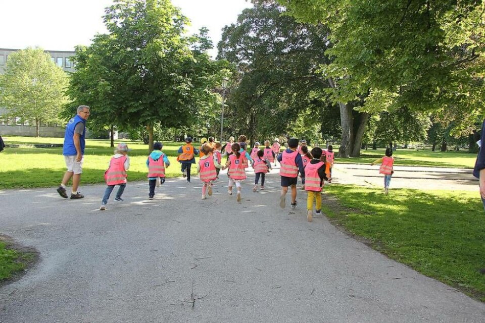 Testlöpare. Barn från Förskolan Rådhuset och Vasaparkens förskola fick i veckan provspringa banan för Kretsloppet, som är ett barnlopp som arrangeras i samband med Mälarenergi Stadslopp. Foto: Jonas Edberg×1 / 2Visa bildtextBild 1 av 2